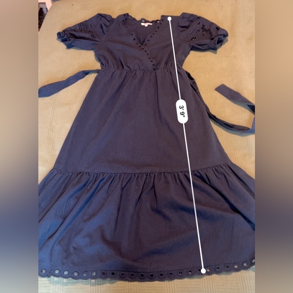 Moon River Navy Maxi Dress with Eyelet Details and Puff Sleeves
Size S - Picture 9 of 11